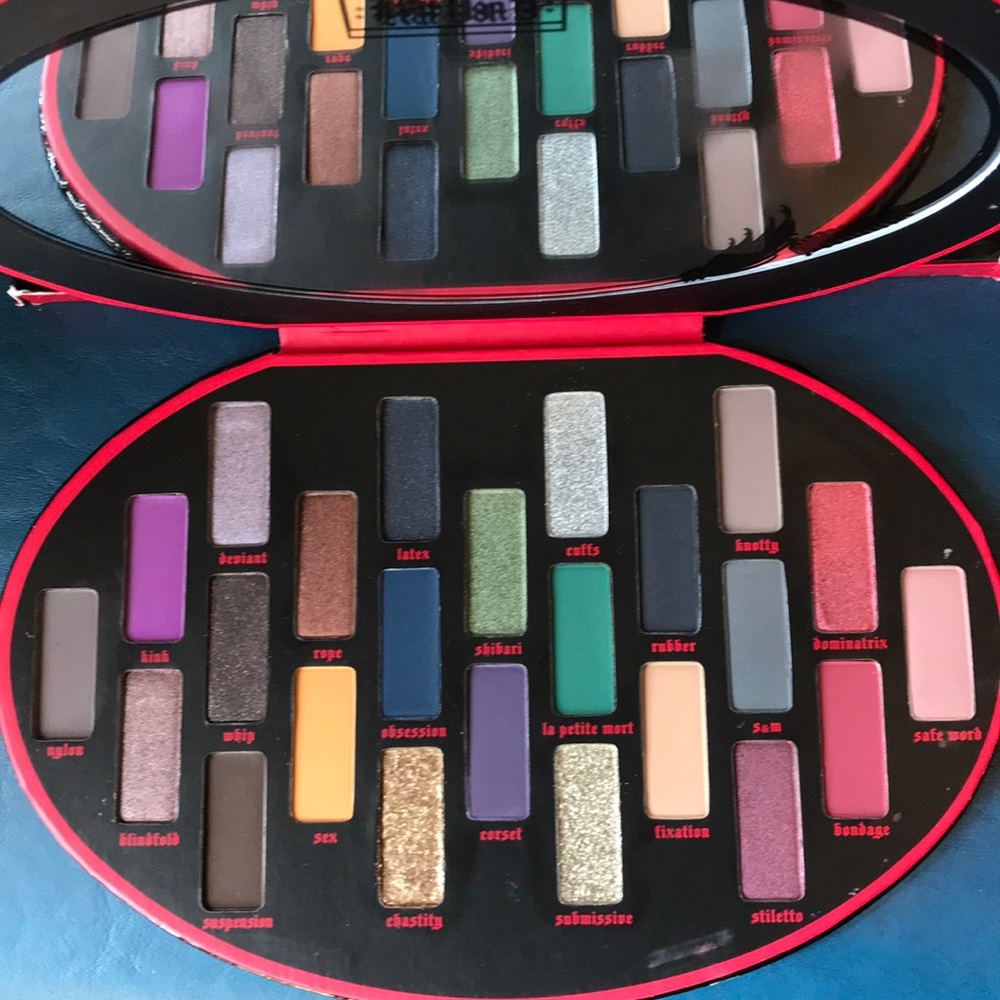 Limited edition Kat Von D Eyeshadow Pallet. - Picture 2 of 6